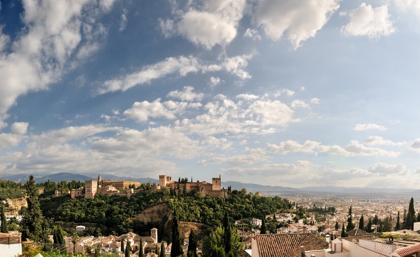 Por qué vivir en Granada, opciones de alquiler y compra en una ciudad única